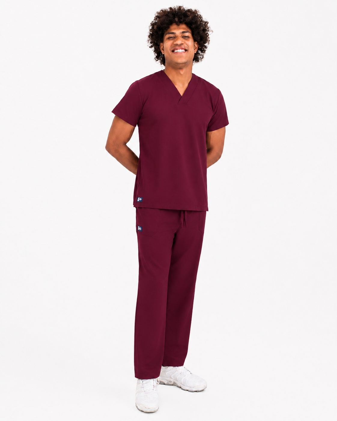 Mujer usando scrub Burgundy color vino.