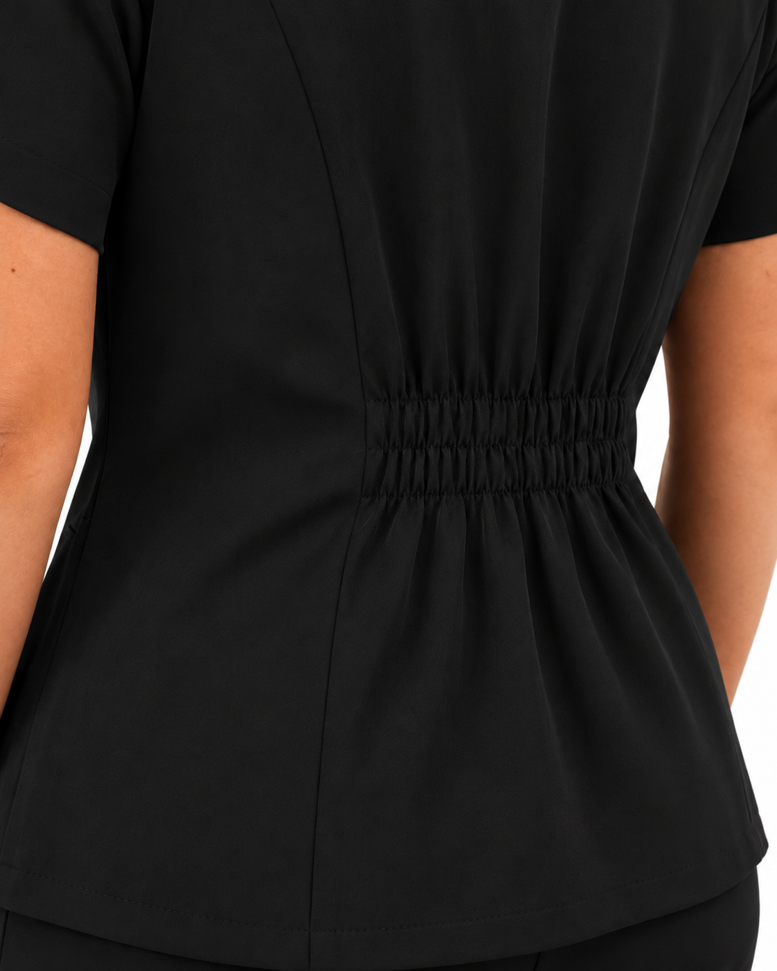 Detalle posterior del top scrub Noir para dama.