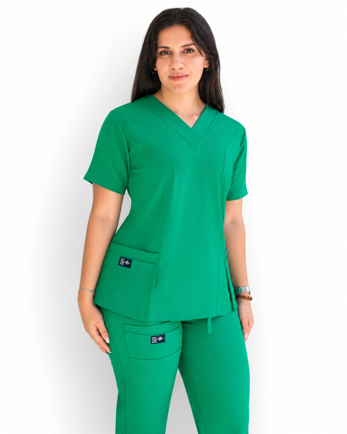 Dama usando scrub verde esmeralda Emerald.
