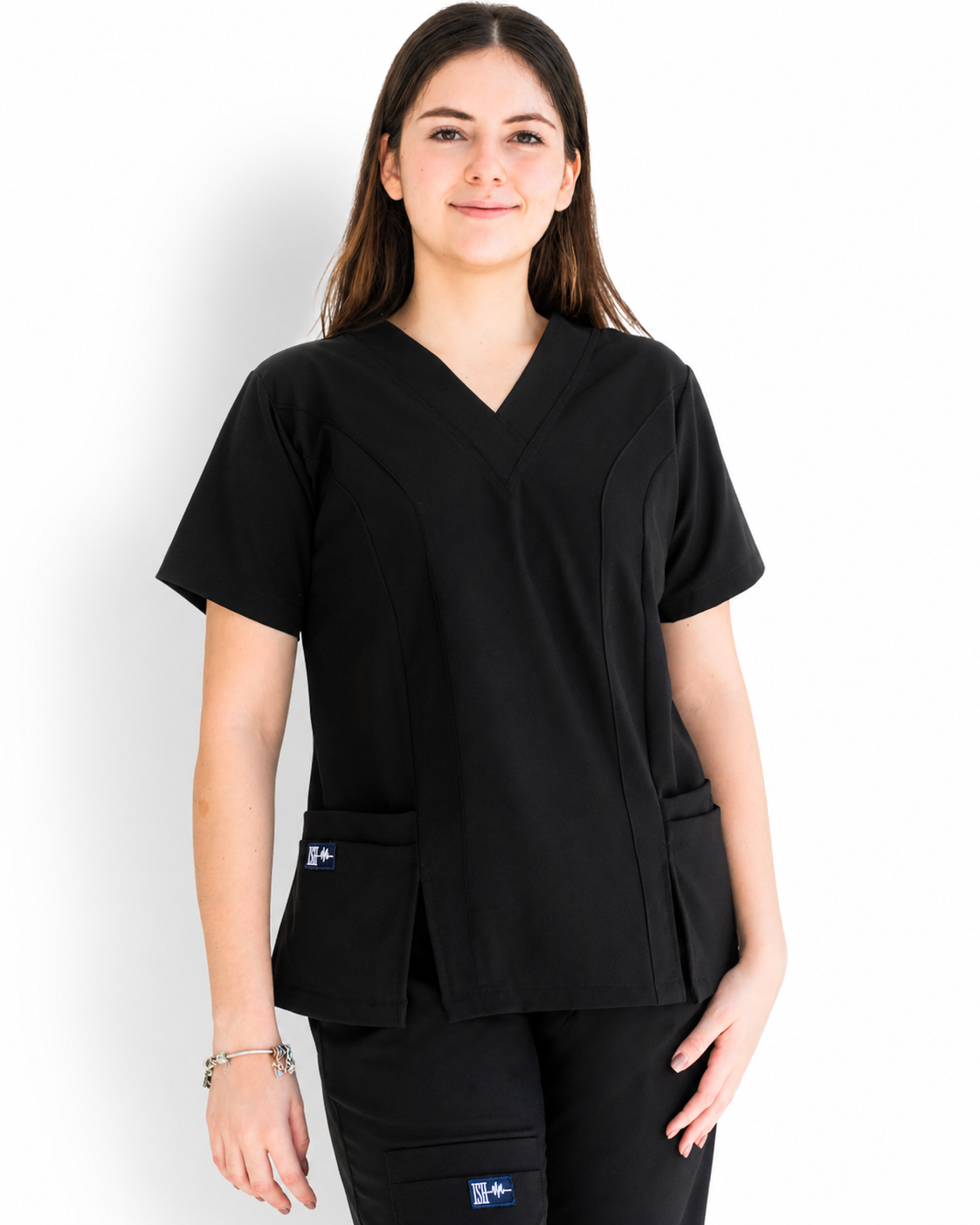 Scrub médico negro para dama de ISH Outfitters diseñado para brindar elegancia, movilidad y confort durante largas jornadas laborales.